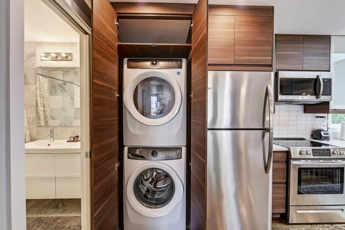 Relax And Recharge In Myers Park Holiday home *
