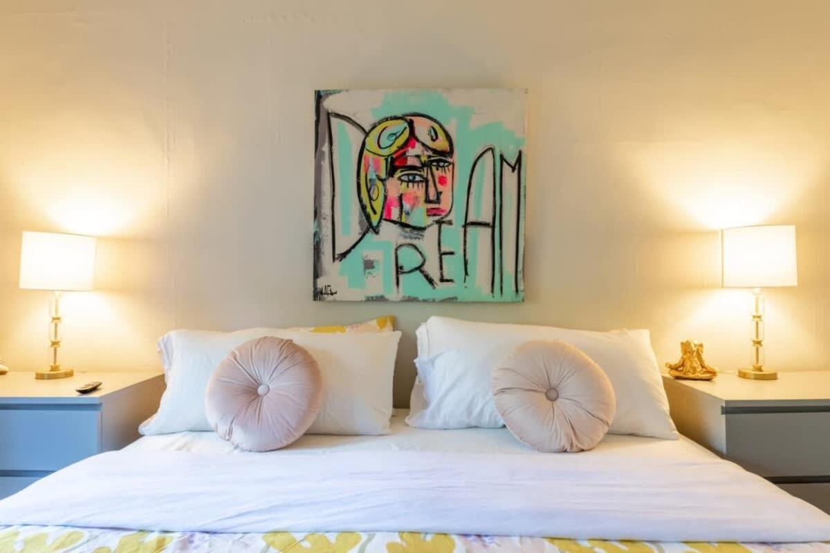 Lovely 2br Near Uptown Holiday home