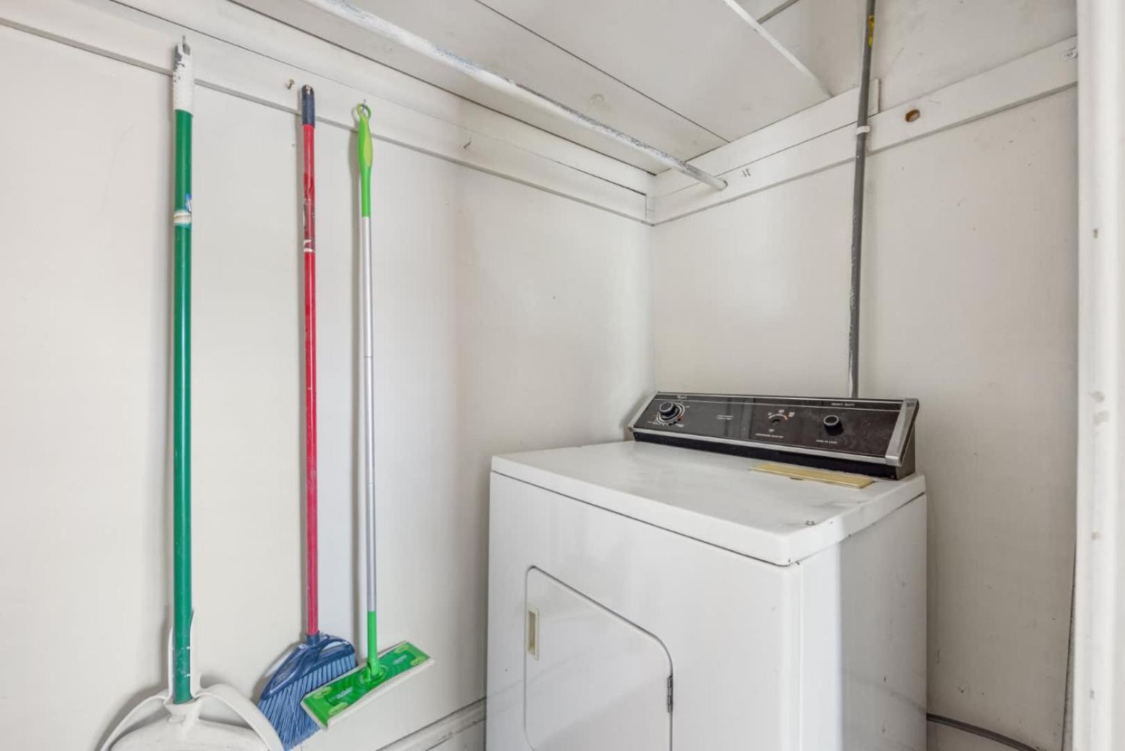 Retro 1br In Elizabeth With Porch & Eclectic Design Holiday home Charlotte