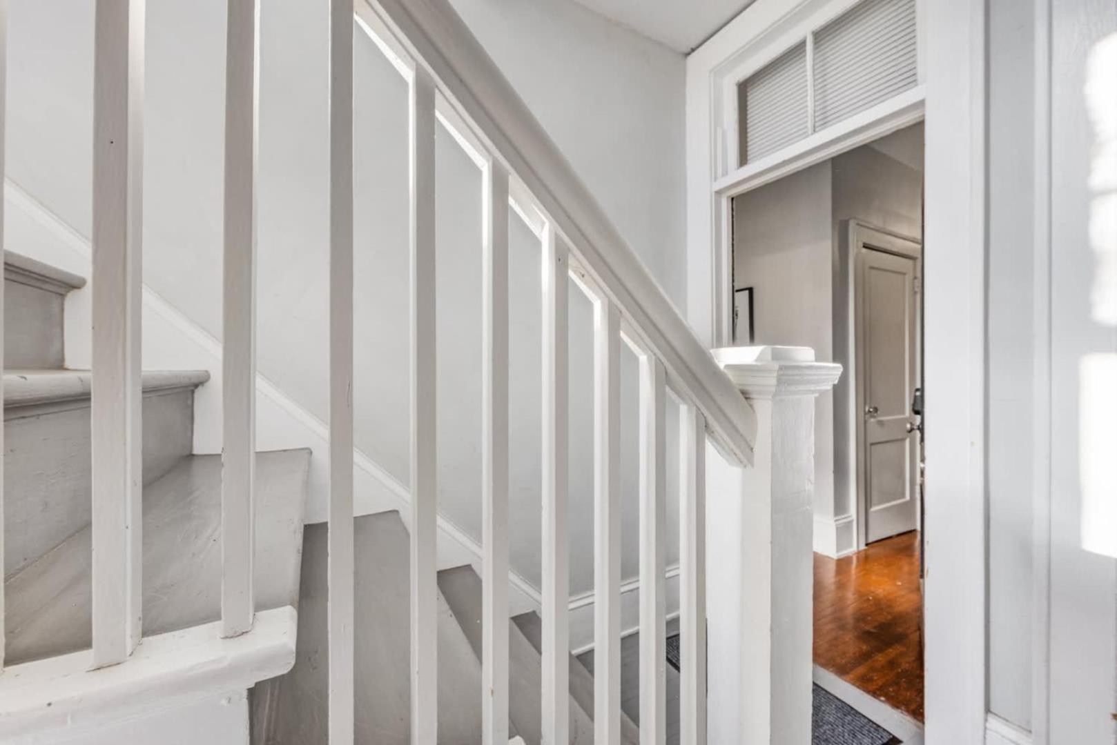 Holiday home Retro 1br In Elizabeth With Porch & Eclectic Design Charlotte