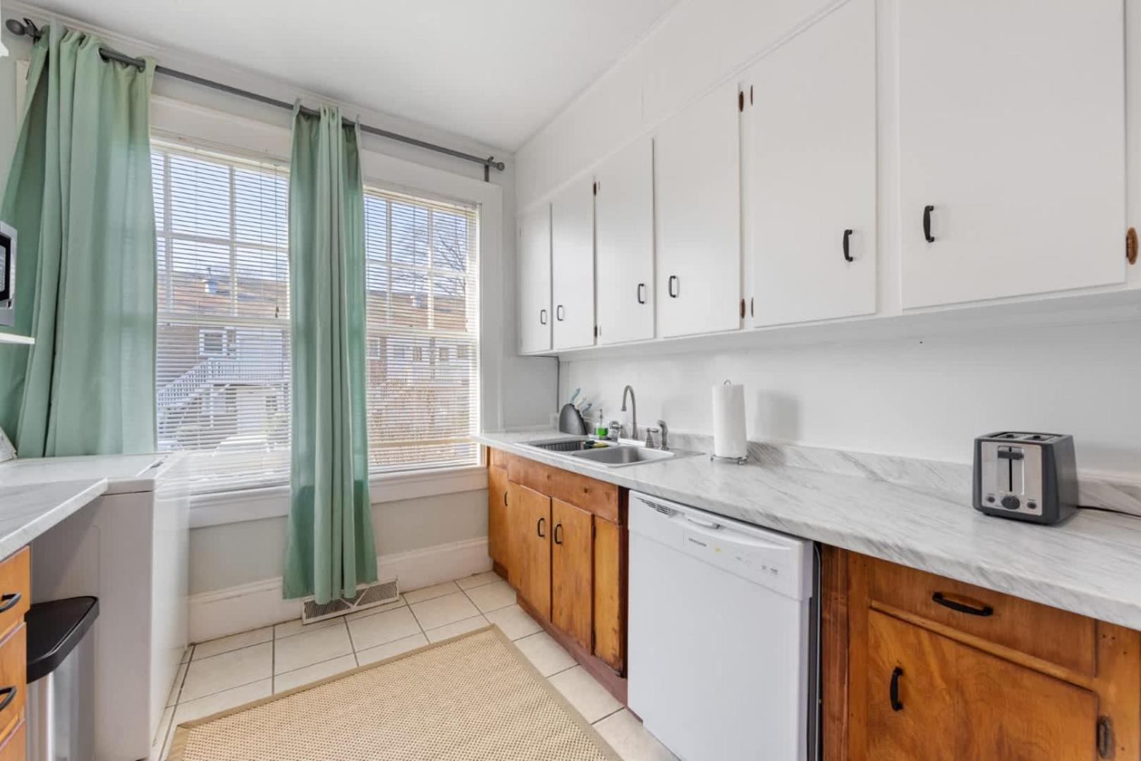 Retro 1br In Elizabeth With Porch & Eclectic Design Holiday home Charlotte