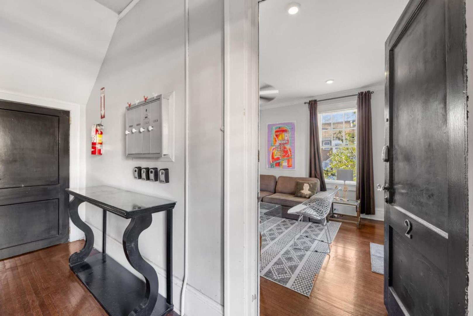 Holiday home Retro 1br In Elizabeth With Porch & Eclectic Design Charlotte