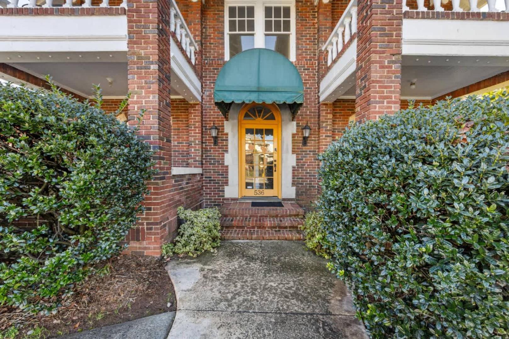 Retro 1br In Elizabeth With Porch & Eclectic Design * Charlotte