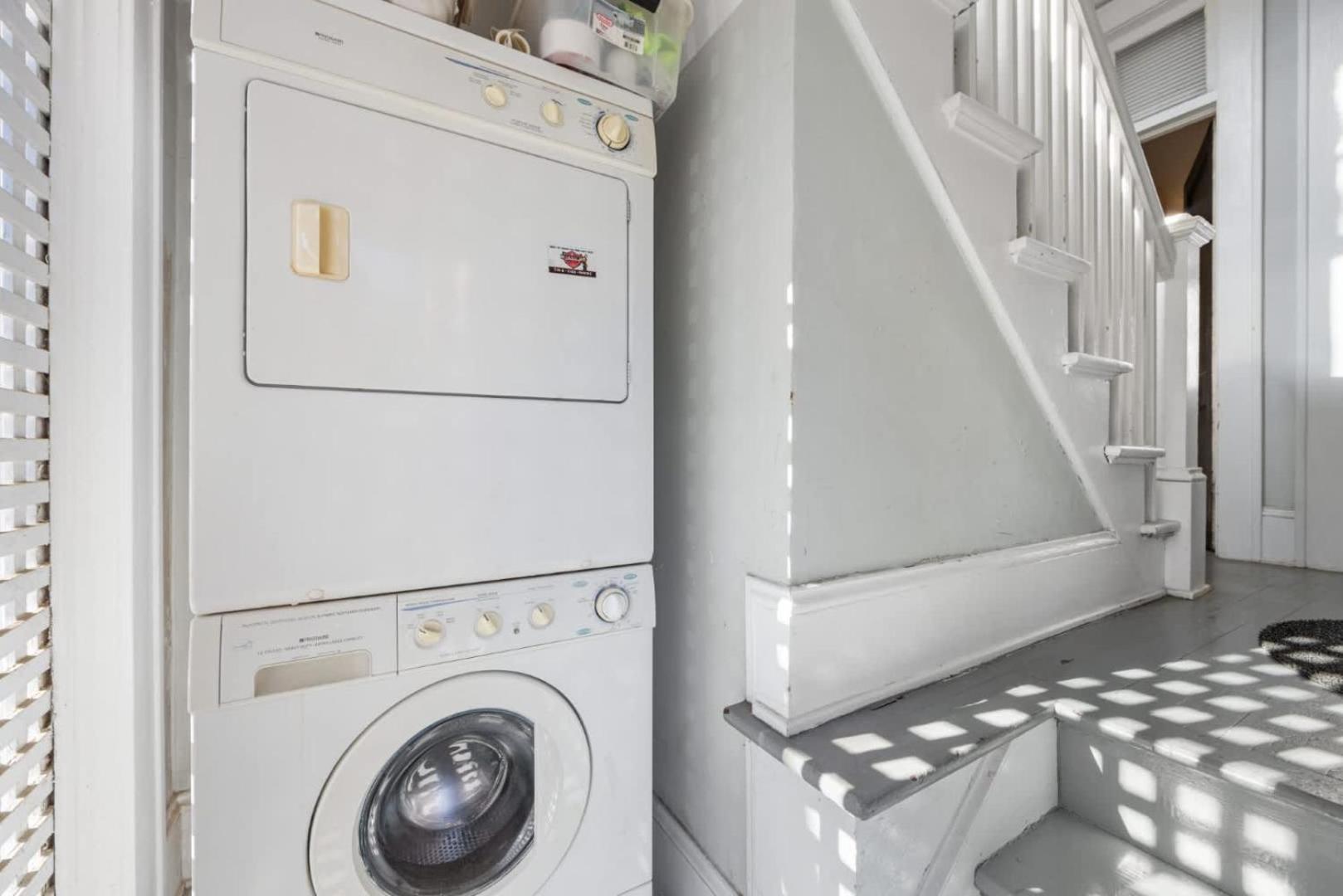 Retro 1br In Elizabeth With Porch & Eclectic Design Holiday home