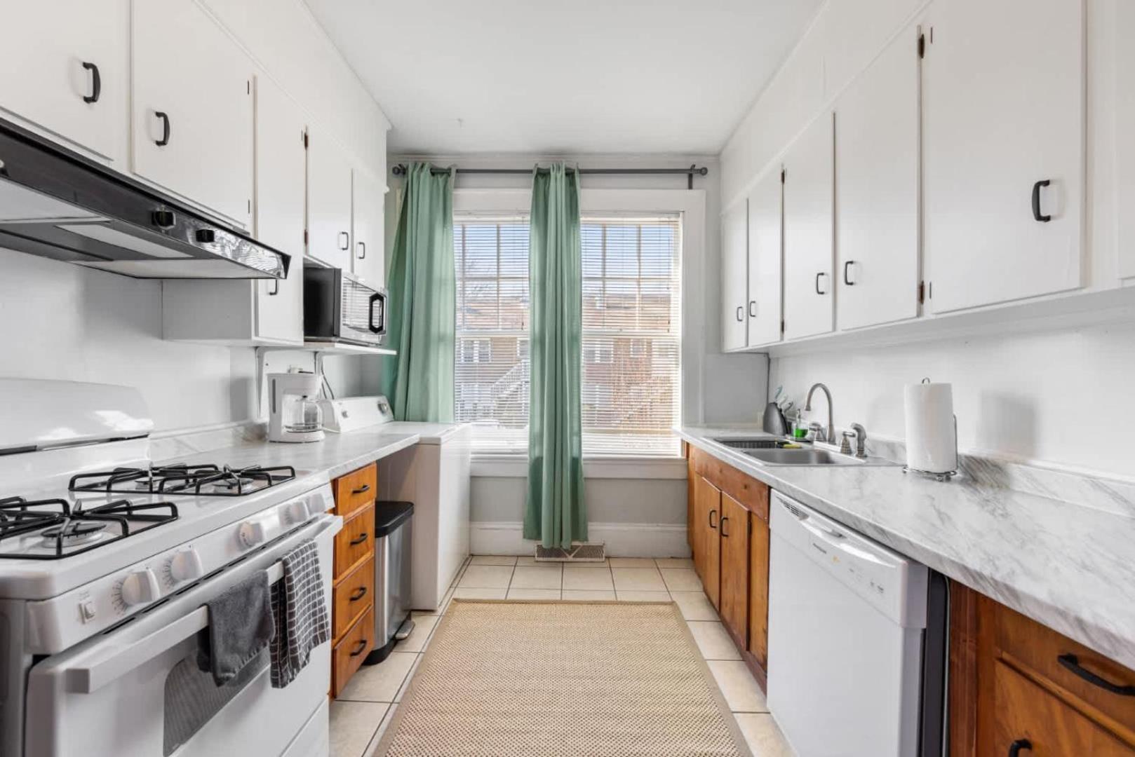 Retro 1br In Elizabeth With Porch & Eclectic Design