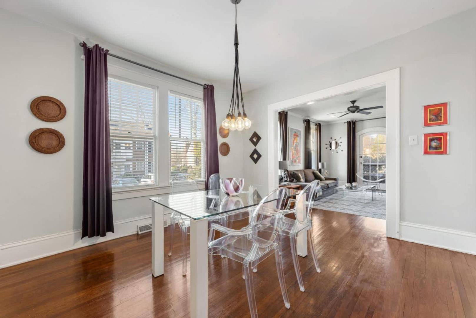 Retro 1br In Elizabeth With Porch & Eclectic Design Holiday home *