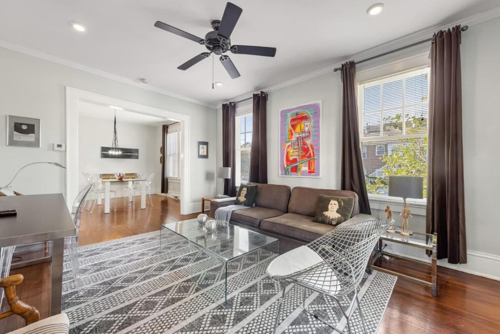 Retro 1br In Elizabeth With Porch & Eclectic Design Holiday home