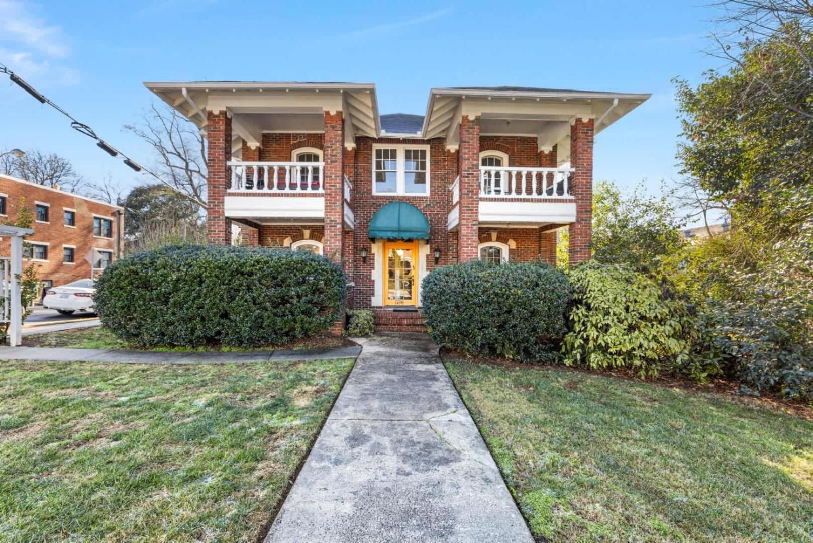 Holiday home Retro 1br In Elizabeth With Porch & Eclectic Design *