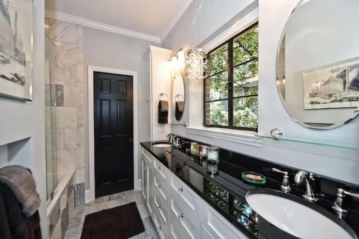 Relax Or Entertain In Luxurious 2br With Patio *