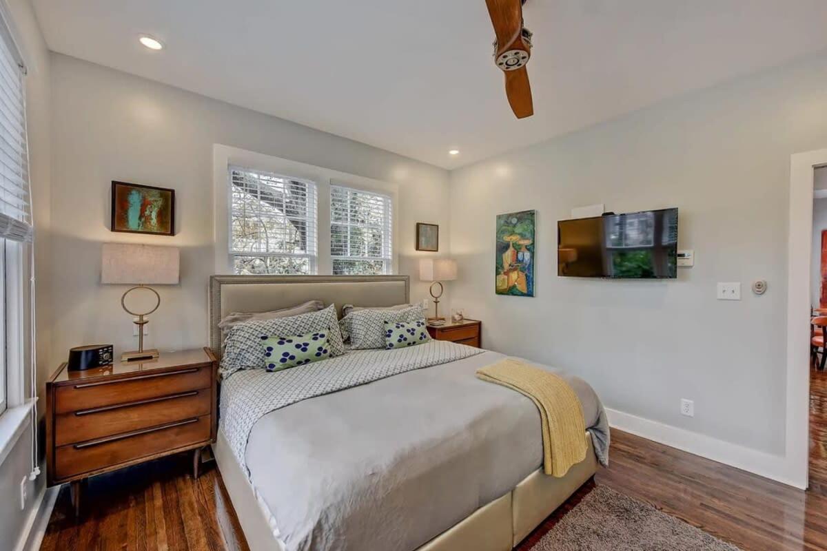 Holiday home Modern 2br With Sunroom Near Uptown *