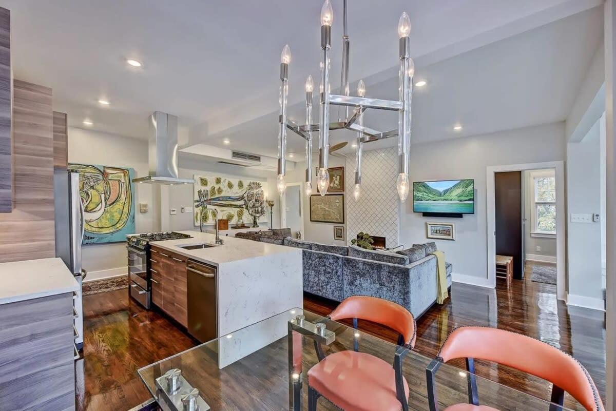 Holiday home Modern 2br With Sunroom Near Uptown