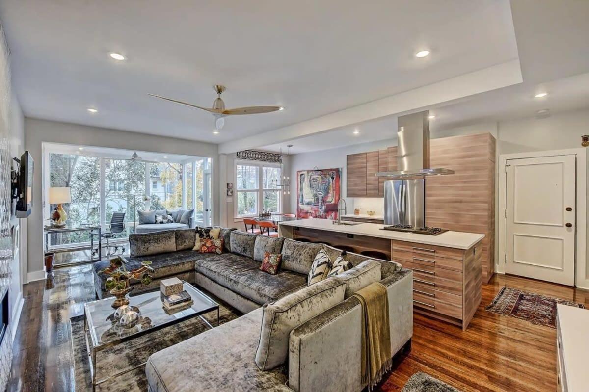 Modern 2br With Sunroom Near Uptown *