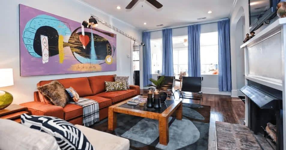 Light Filled 2 Bedroom In Myers Park With A Porch *