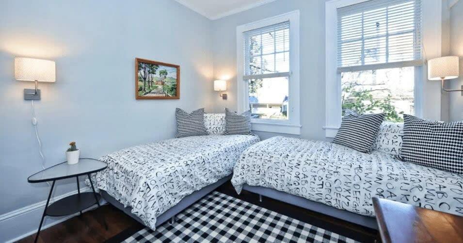 Light Filled 2 Bedroom In Myers Park With A Porch Holiday home Charlotte