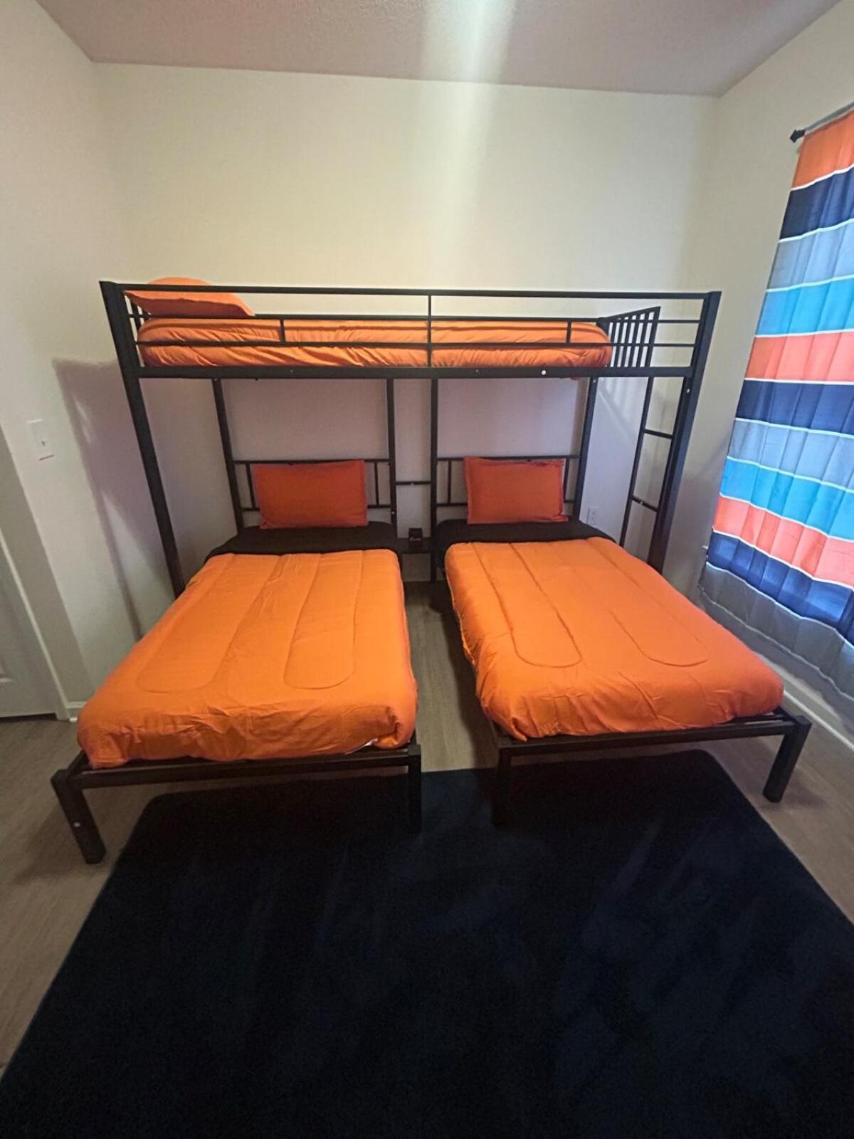 5 Min Uncc, 15 Min Uptown, 20 Min Clt Airport * Charlotte