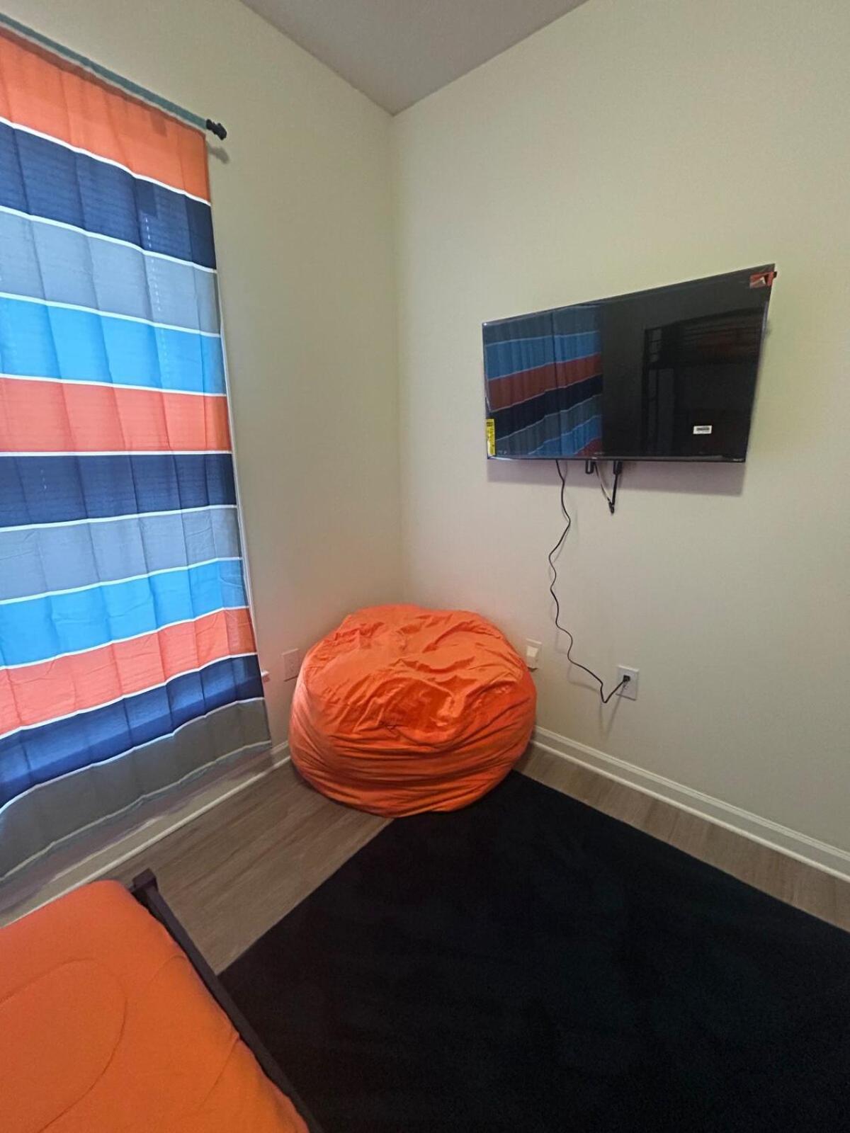 5 Min Uncc, 15 Min Uptown, 20 Min Clt Airport * Charlotte