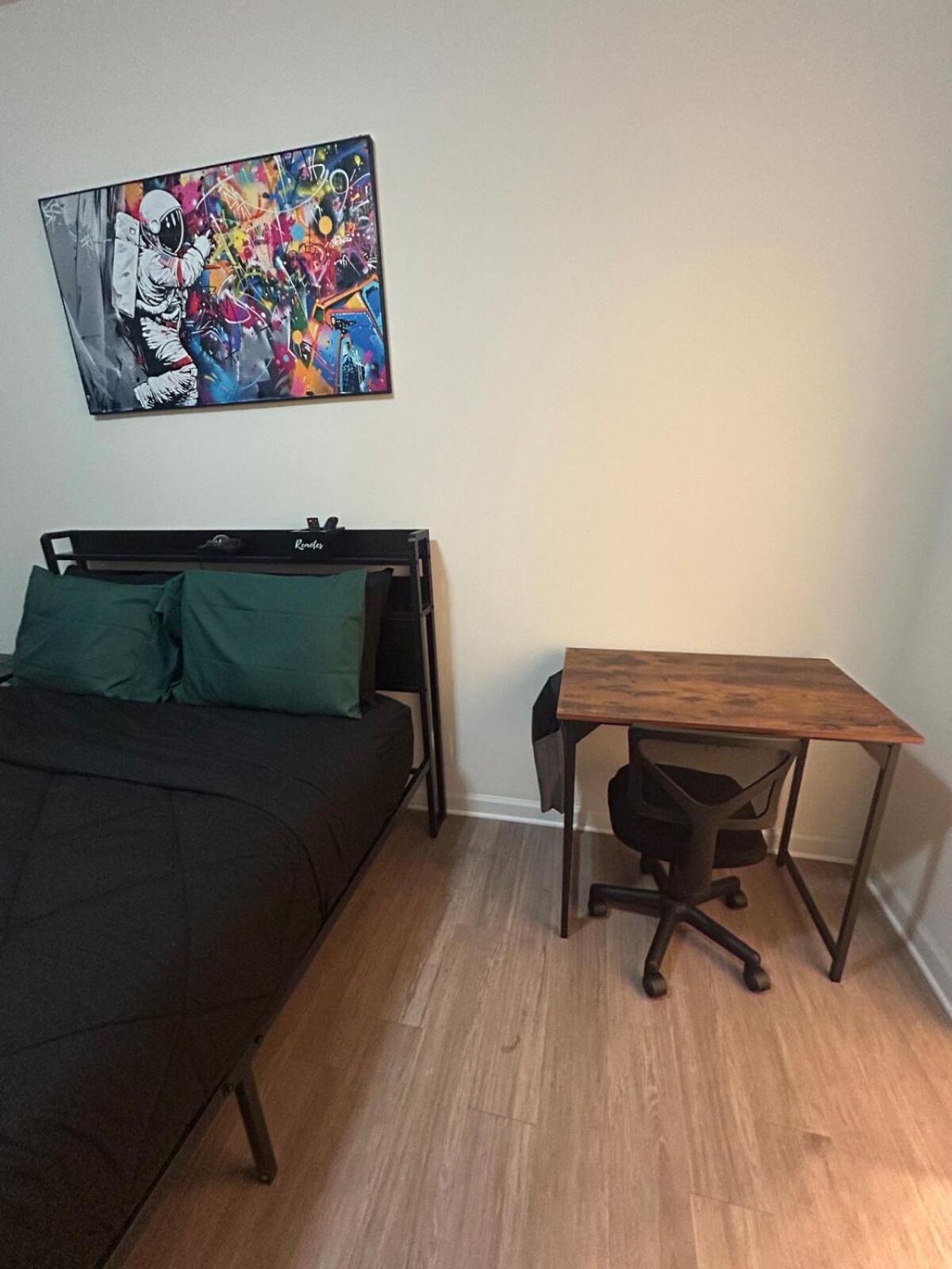 5 Min Uncc, 15 Min Uptown, 20 Min Clt Airport Charlotte