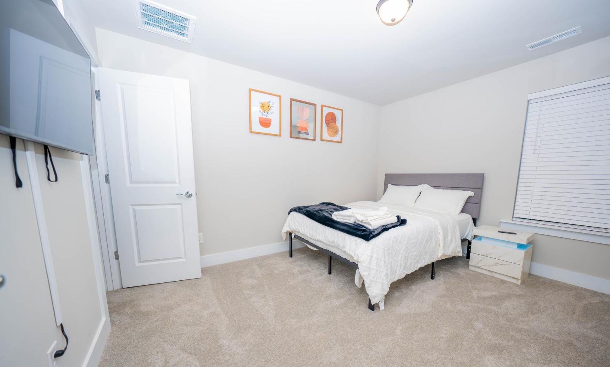 Holiday home Cozy Downtown Retreat, Sleeps 8, Qbeds, Near Bojangles Coliseum
