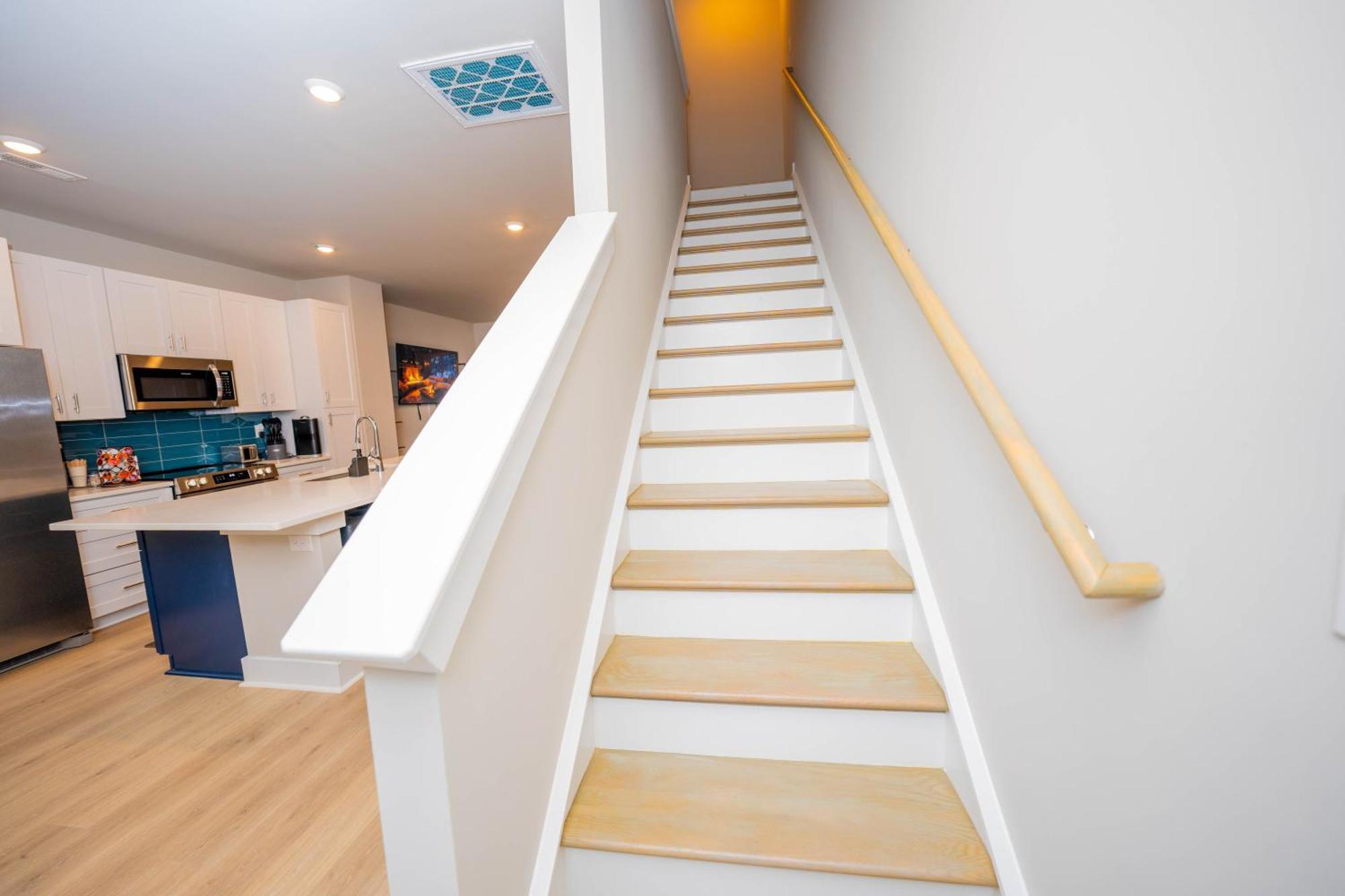 Cozy Downtown Retreat, Sleeps 8, Qbeds, Near Bojangles Coliseum Holiday home