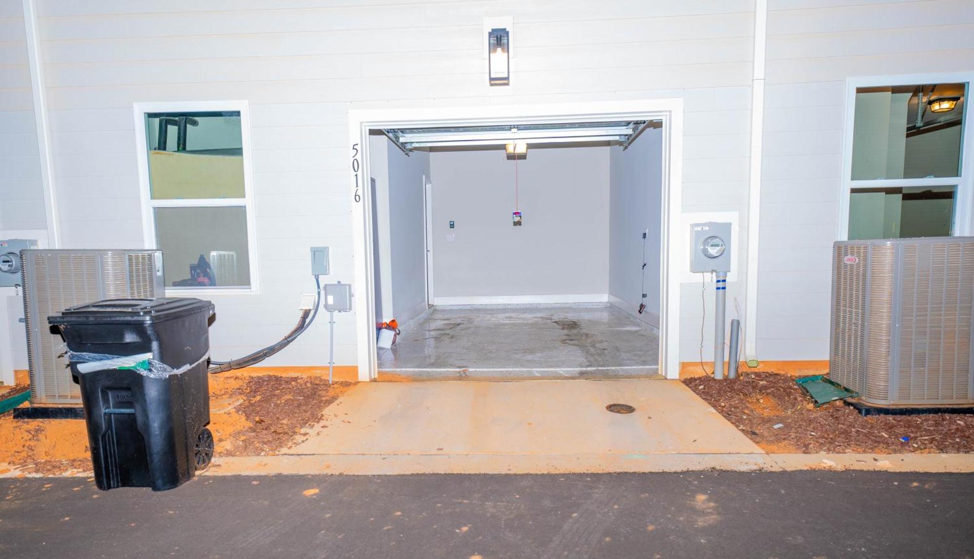 Cozy Downtown Retreat, Sleeps 8, Qbeds, Near Bojangles Coliseum Holiday home *