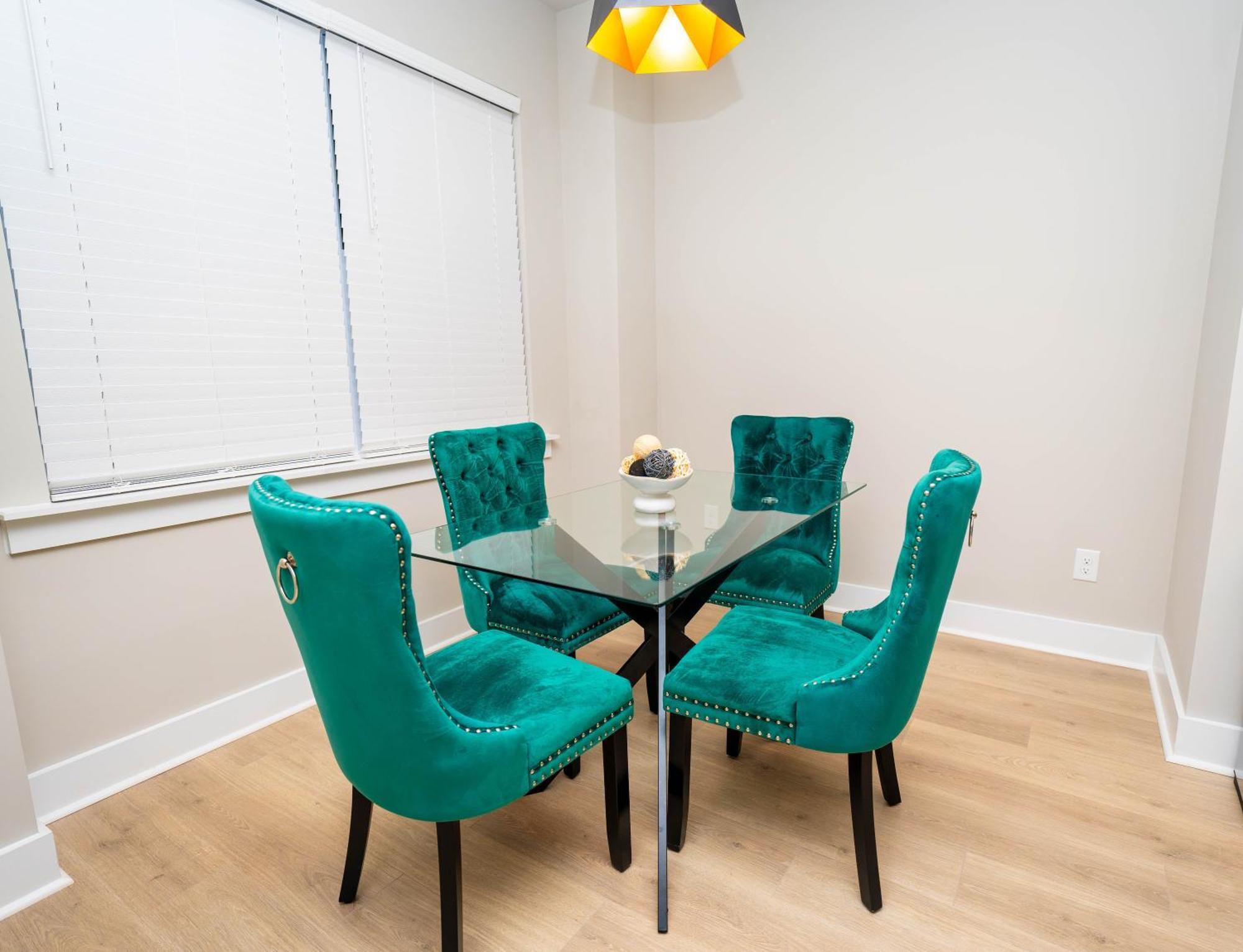 Cozy Downtown Retreat, Sleeps 8, Qbeds, Near Bojangles Coliseum
