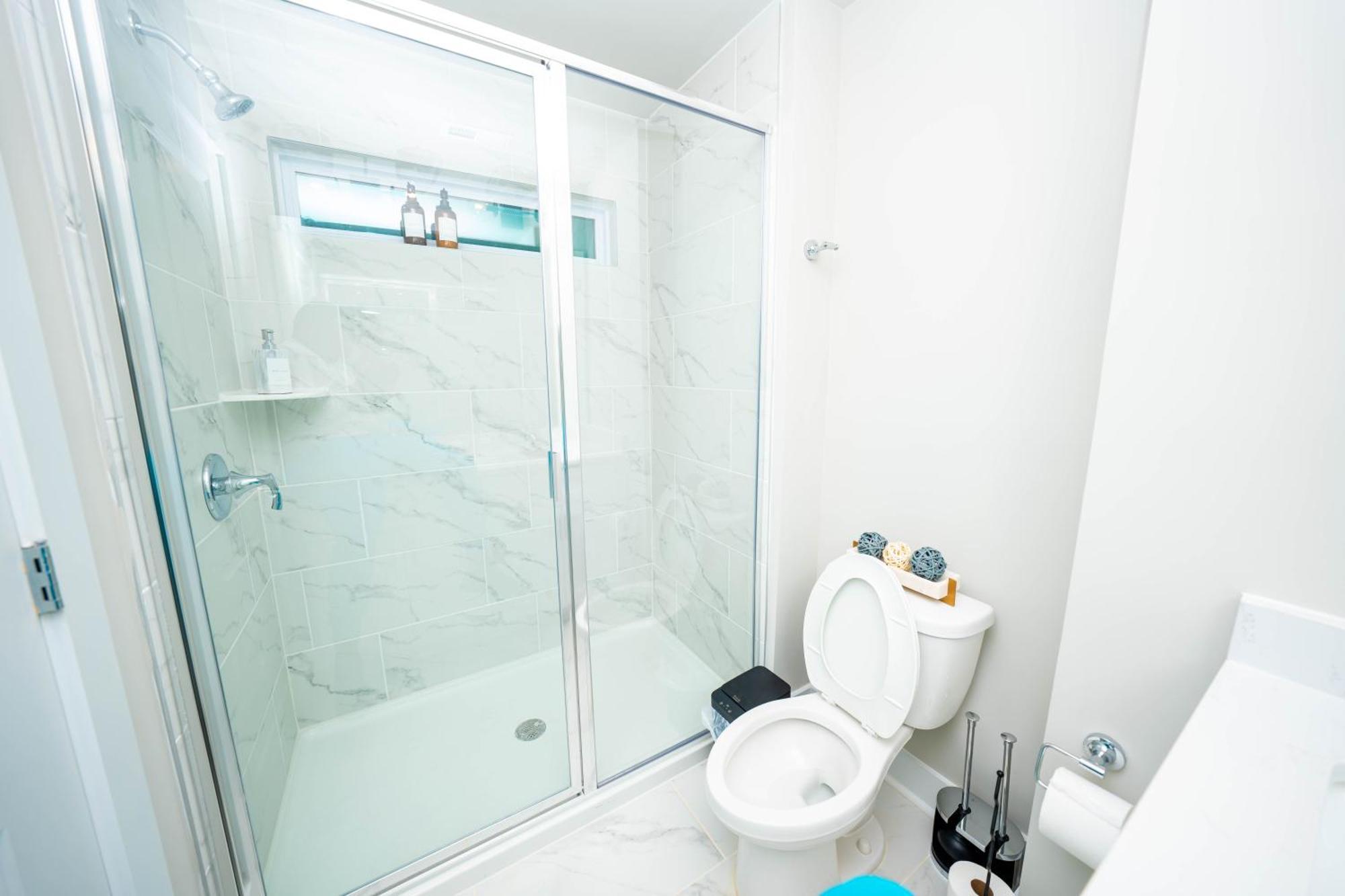 Cozy Downtown Retreat, Sleeps 8, Qbeds, Near Bojangles Coliseum Holiday home *