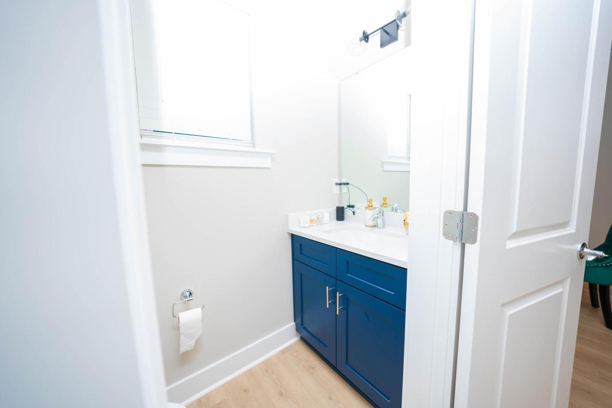 Cozy Downtown Retreat, Sleeps 8, Qbeds, Near Bojangles Coliseum Charlotte