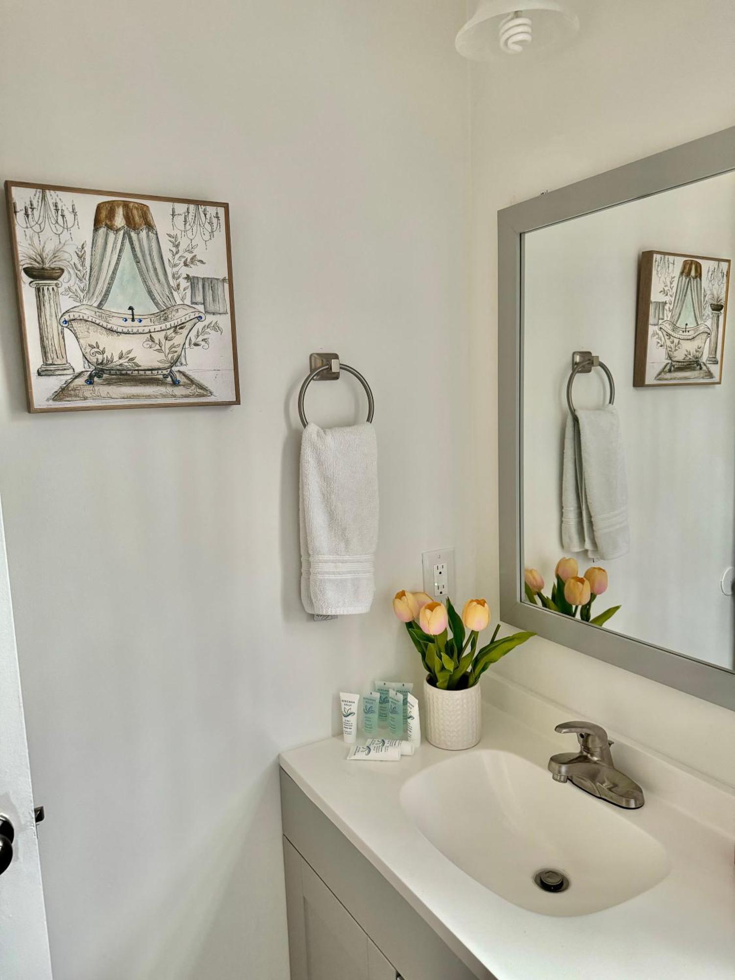 Charming Near Uptown *