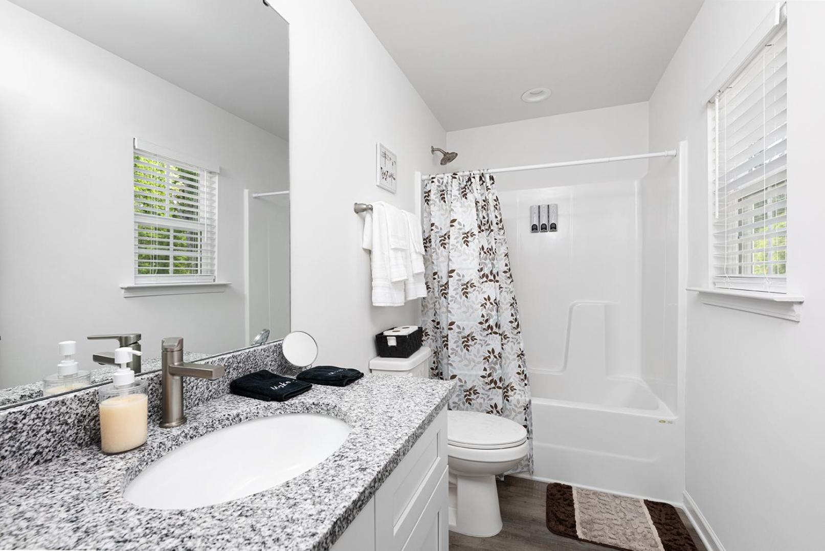 Holiday home Fresh & Comfy Near Uptown With Hottub & Private Yard Charlotte