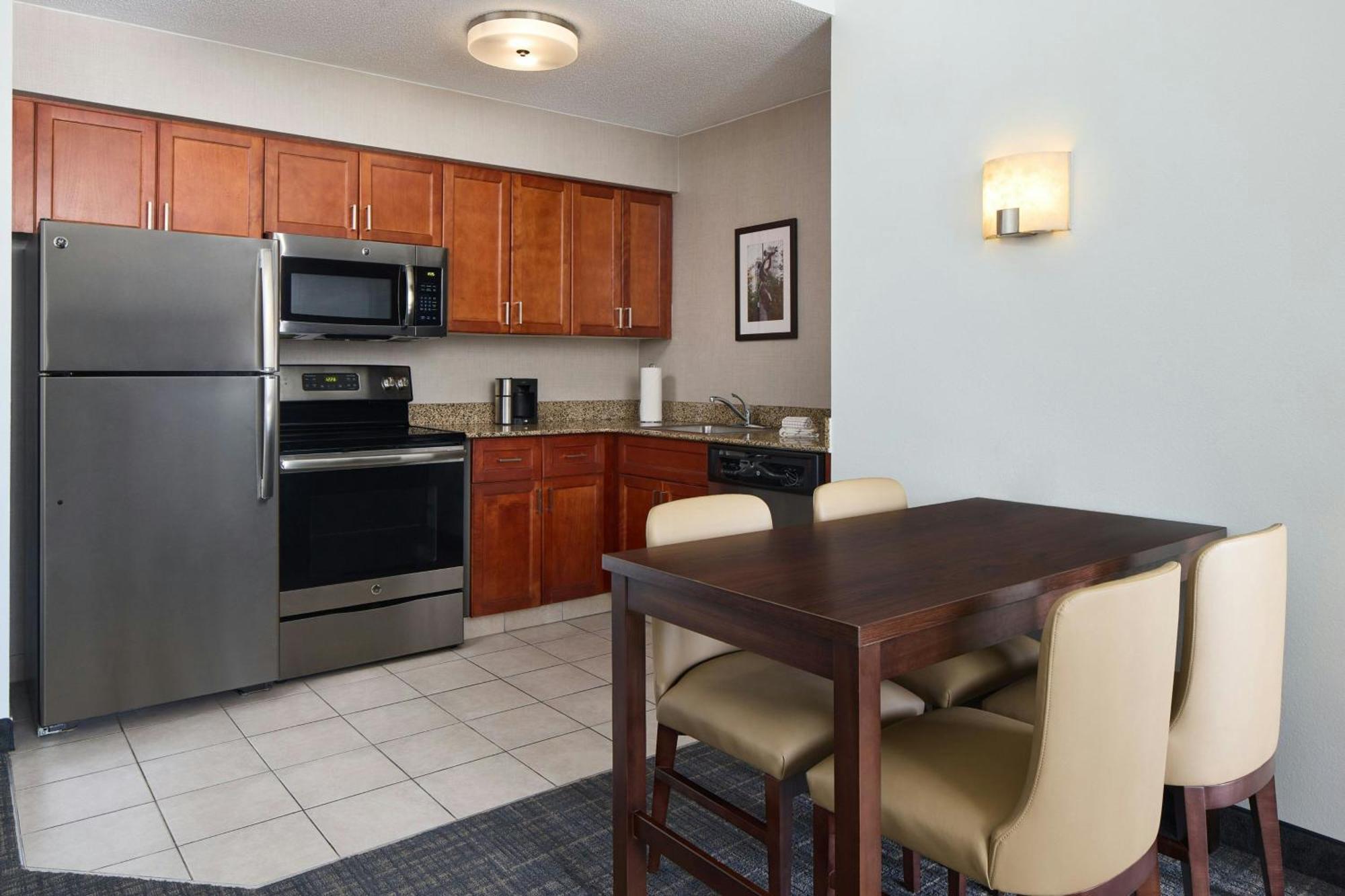 Uptown Hotel 3*