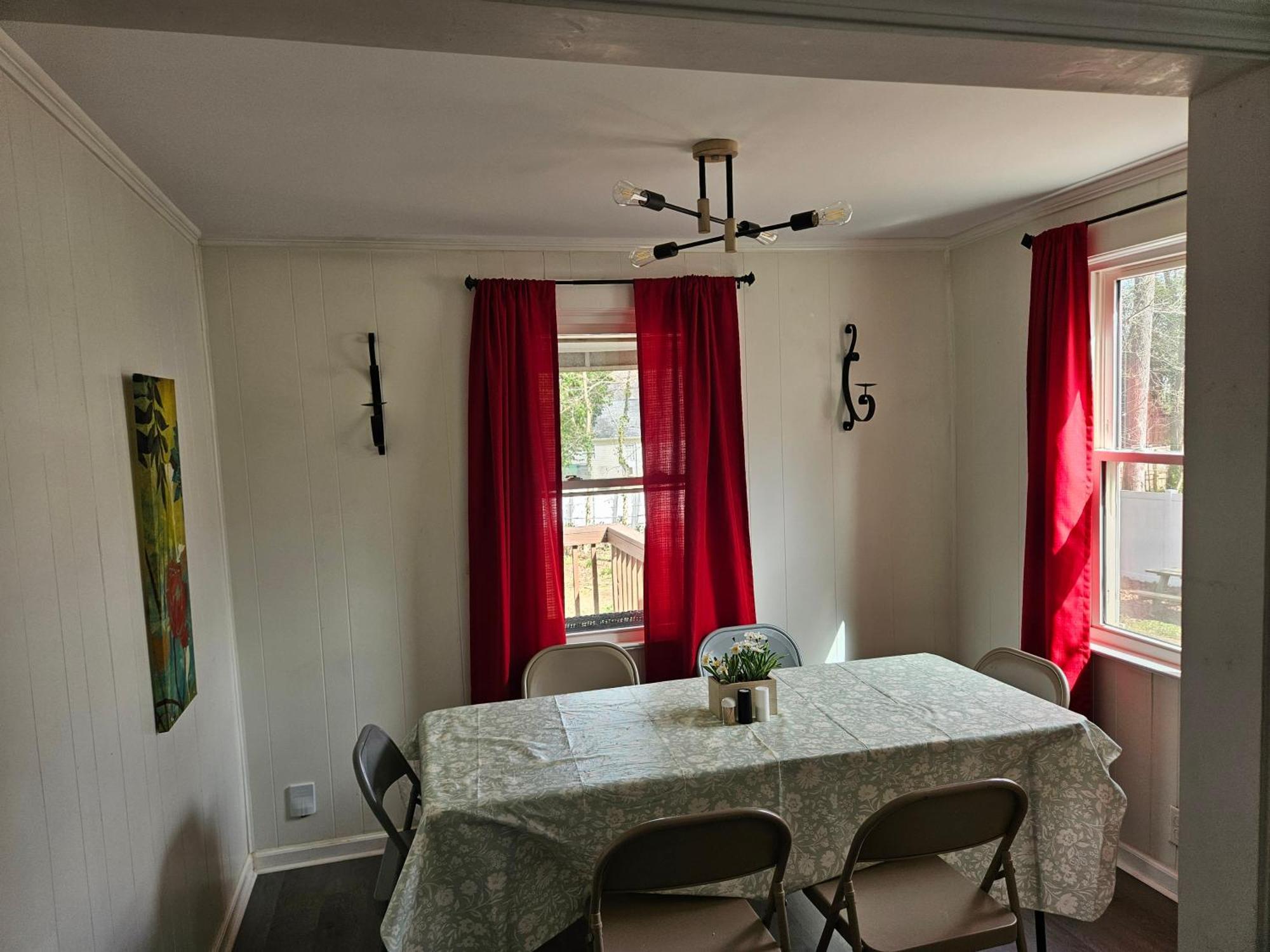 Private Single Level Standalone House Large Lot - 3 Bedrooms *