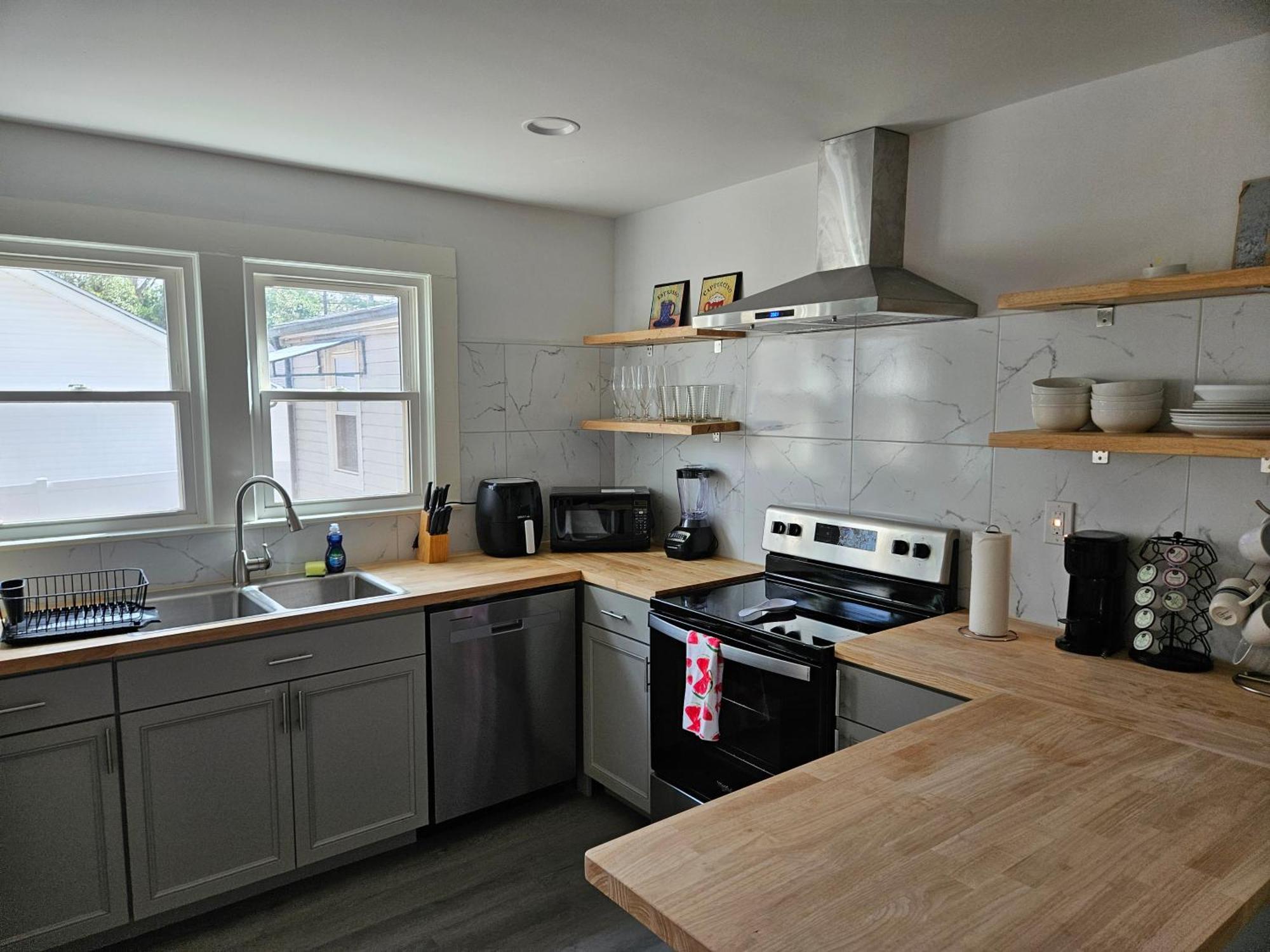 Private Single Level Standalone House Large Lot - 3 Bedrooms