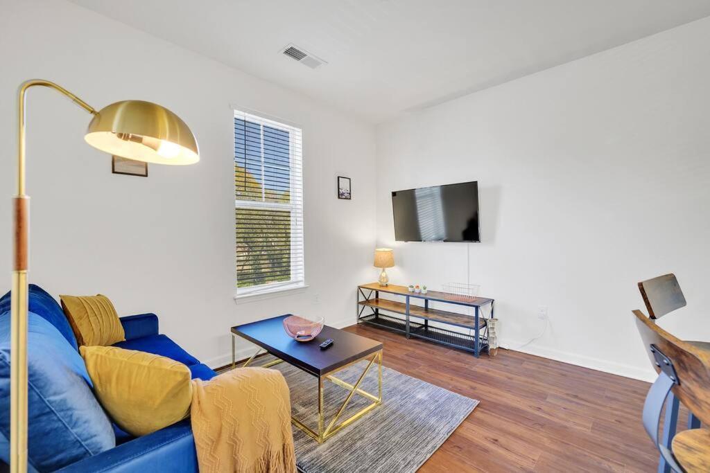 King Luxe Near Shopping & Entertainment Apartment Charlotte