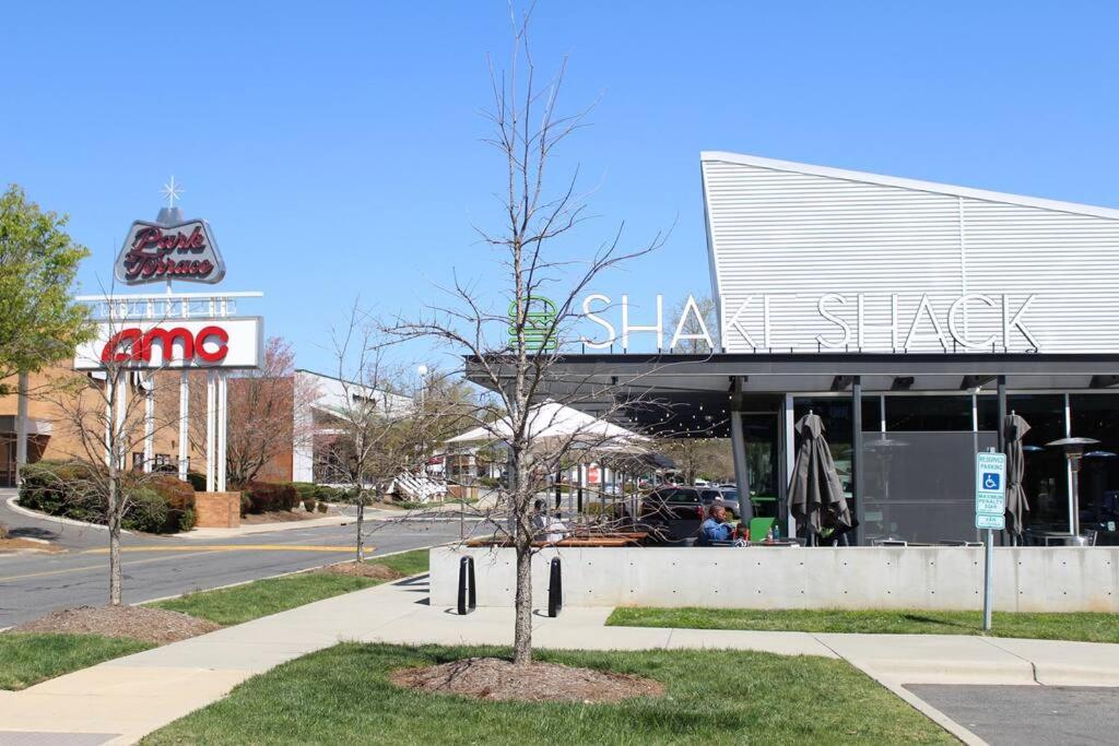 King Luxe Near Shopping & Entertainment Charlotte