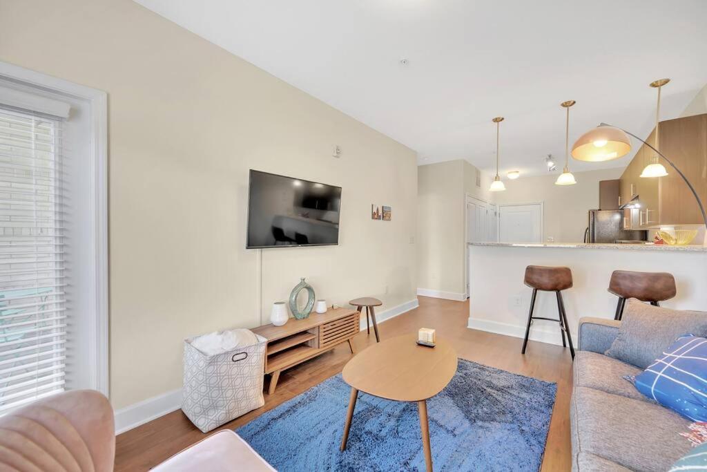 Apartment Convenient - King Bed - Heart Of Plaza