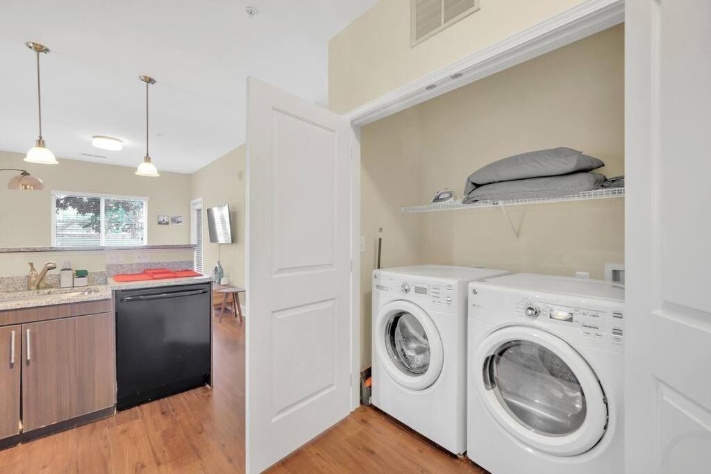 Apartment Convenient - King Bed - Heart Of Plaza *
