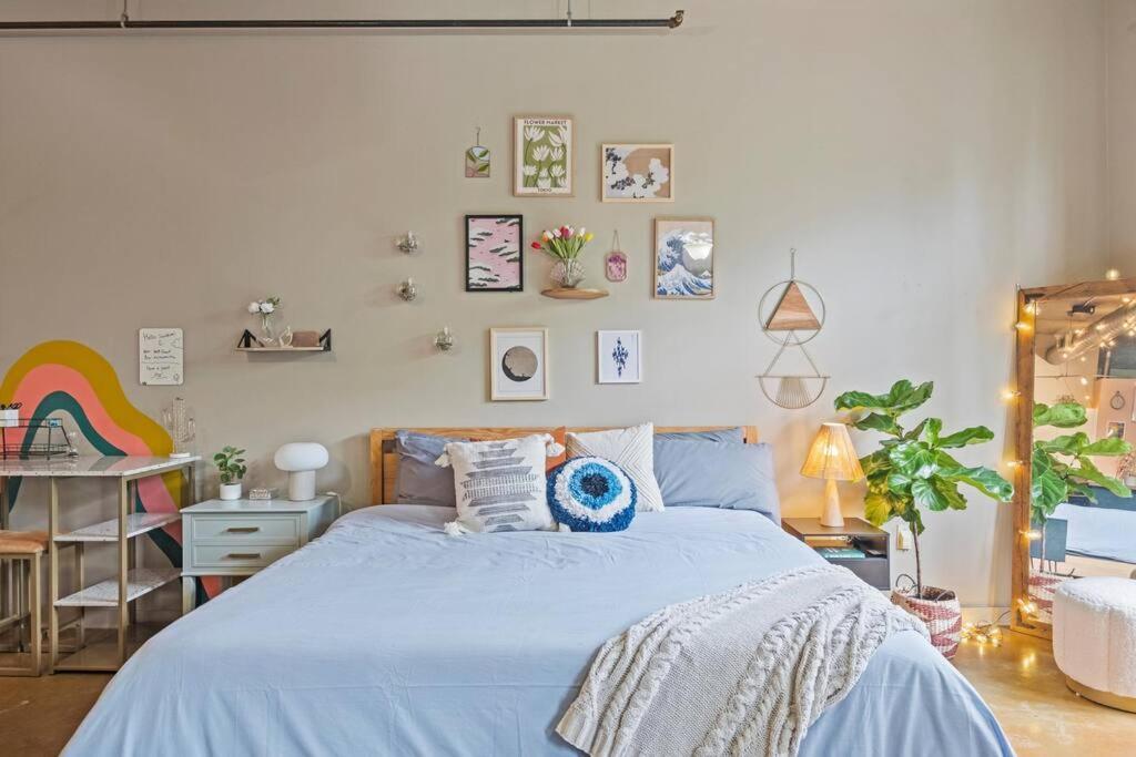 Fun & Eccentric + Uptown + Getaway + King Apartment Charlotte