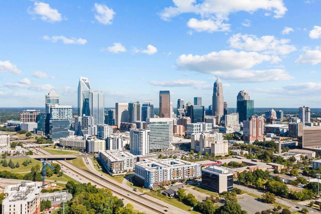 Apartment Fun & Eccentric + Uptown + Getaway + King Charlotte