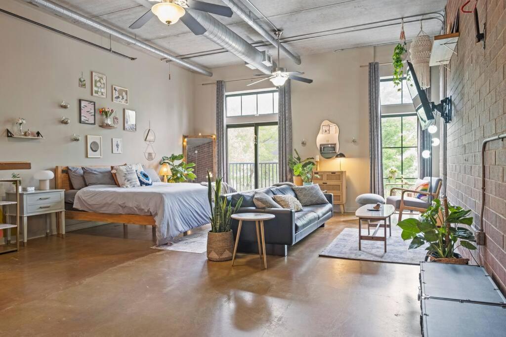 Fun & Eccentric + Uptown + Getaway + King * Charlotte