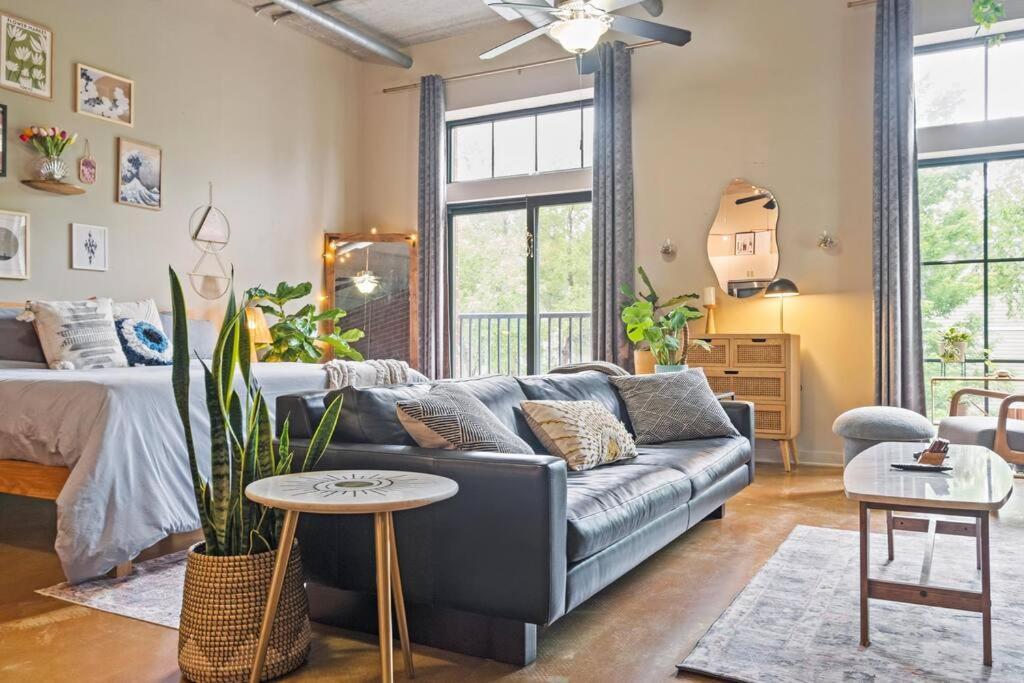 Apartment Fun & Eccentric + Uptown + Getaway + King Charlotte