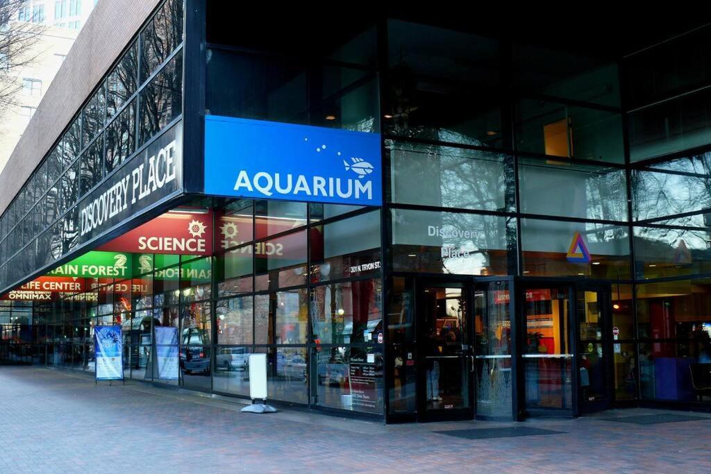 Fun & Eccentric + Uptown + Getaway + King Apartment