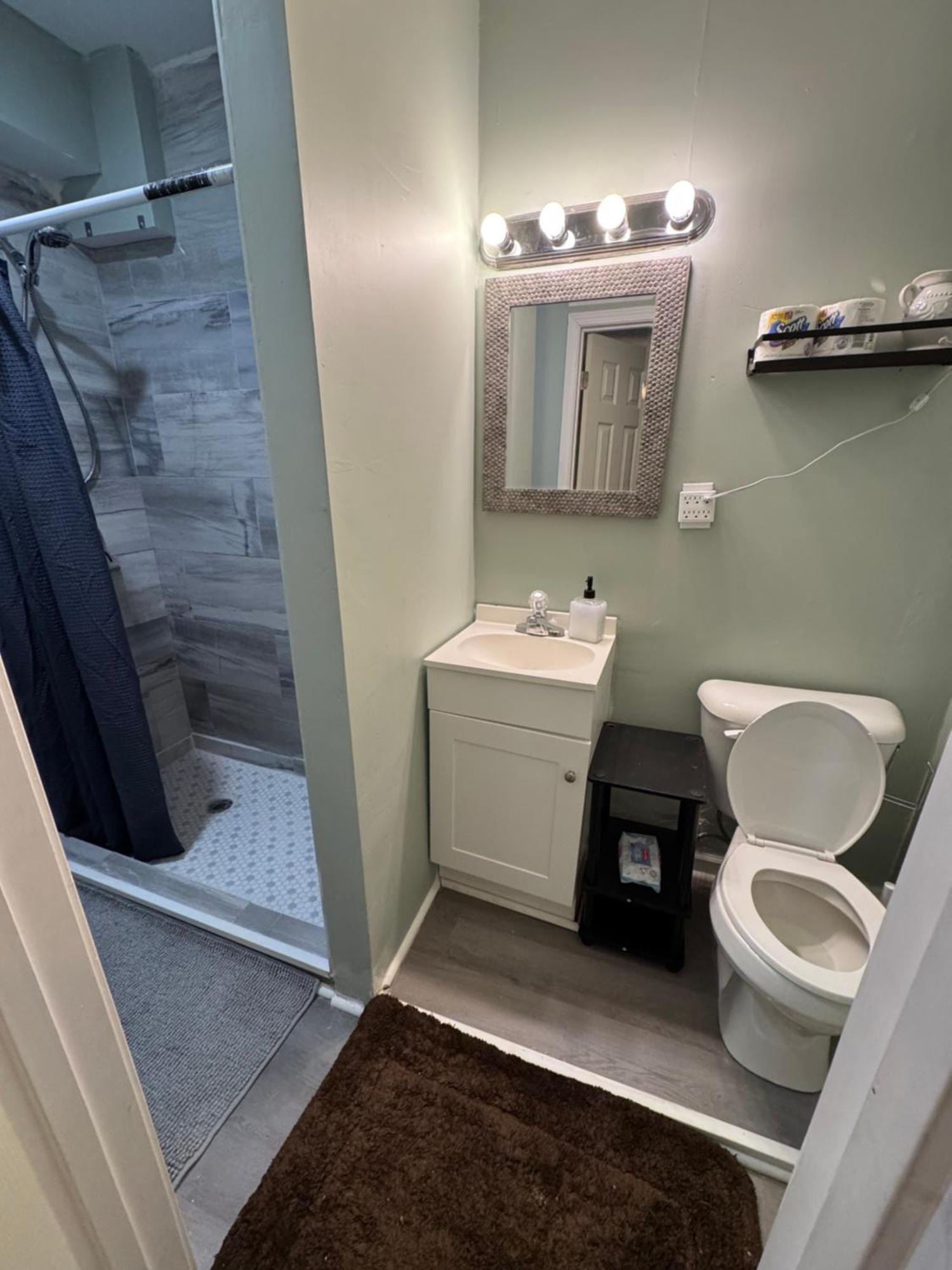 Apartment 20min To International Airport! 10min To Pnc Music! Wifi