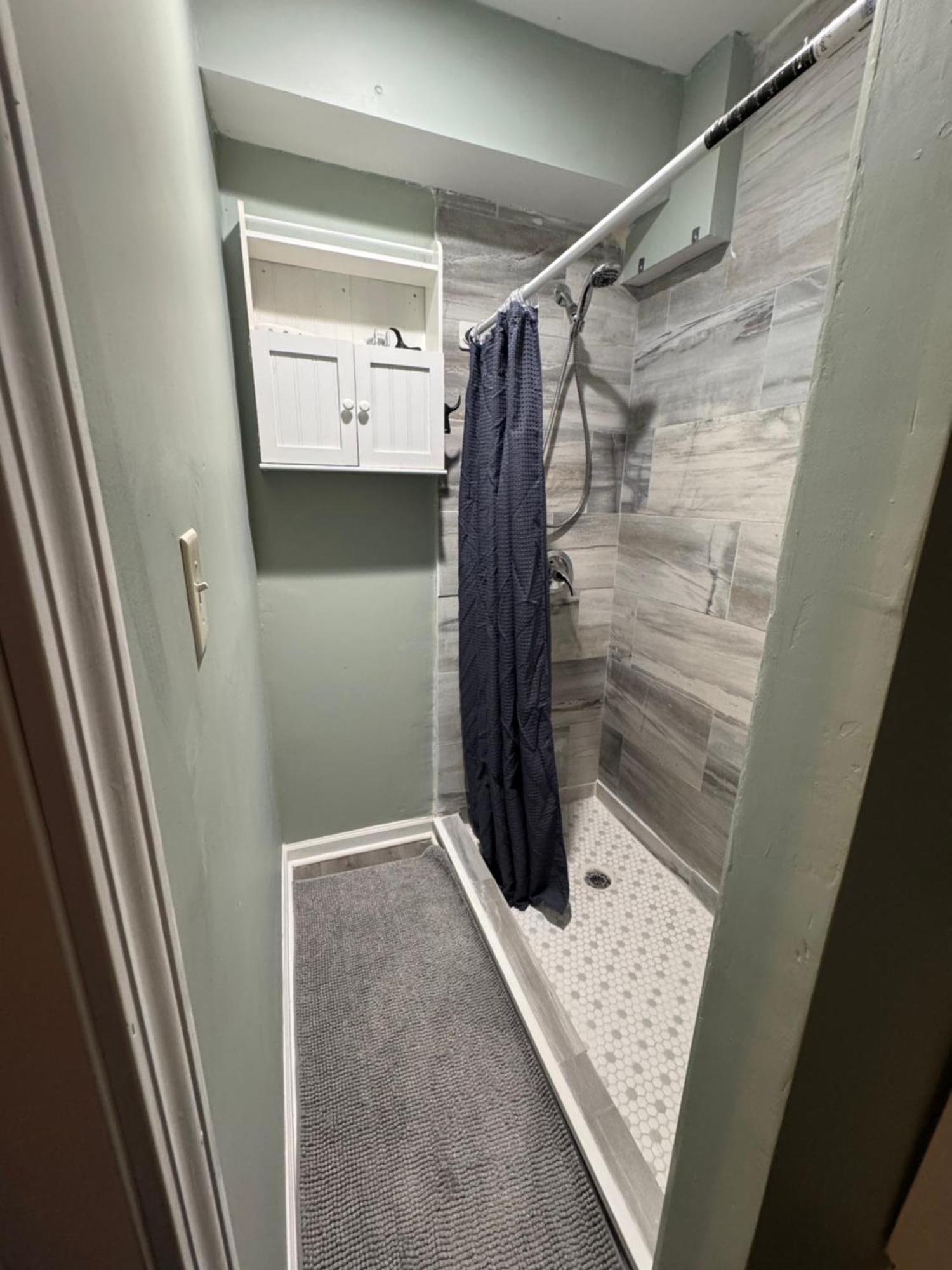Apartment 20min To International Airport! 10min To Pnc Music! Wifi *