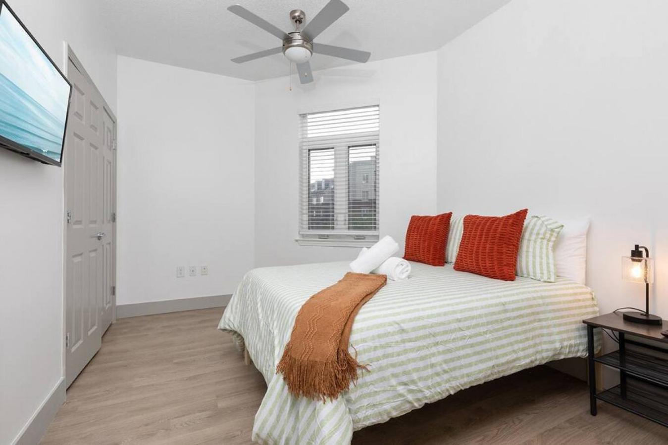 The Tar Heel - Stylish 4br With Views - Free Parking - Gym Apartment Charlotte