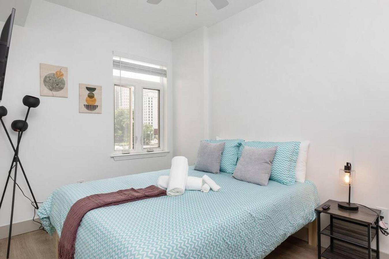 The Tar Heel - Stylish 4br With Views - Free Parking - Gym Apartment Charlotte