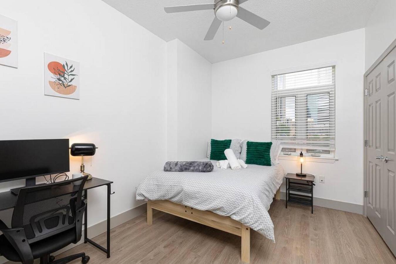 The Tar Heel - Stylish 4br With Views - Free Parking - Gym Charlotte