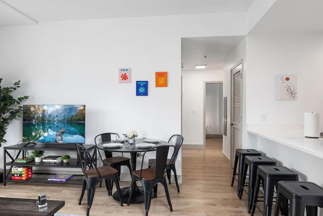 The Tar Heel - Stylish 4br With Views - Free Parking - Gym Apartment Charlotte
