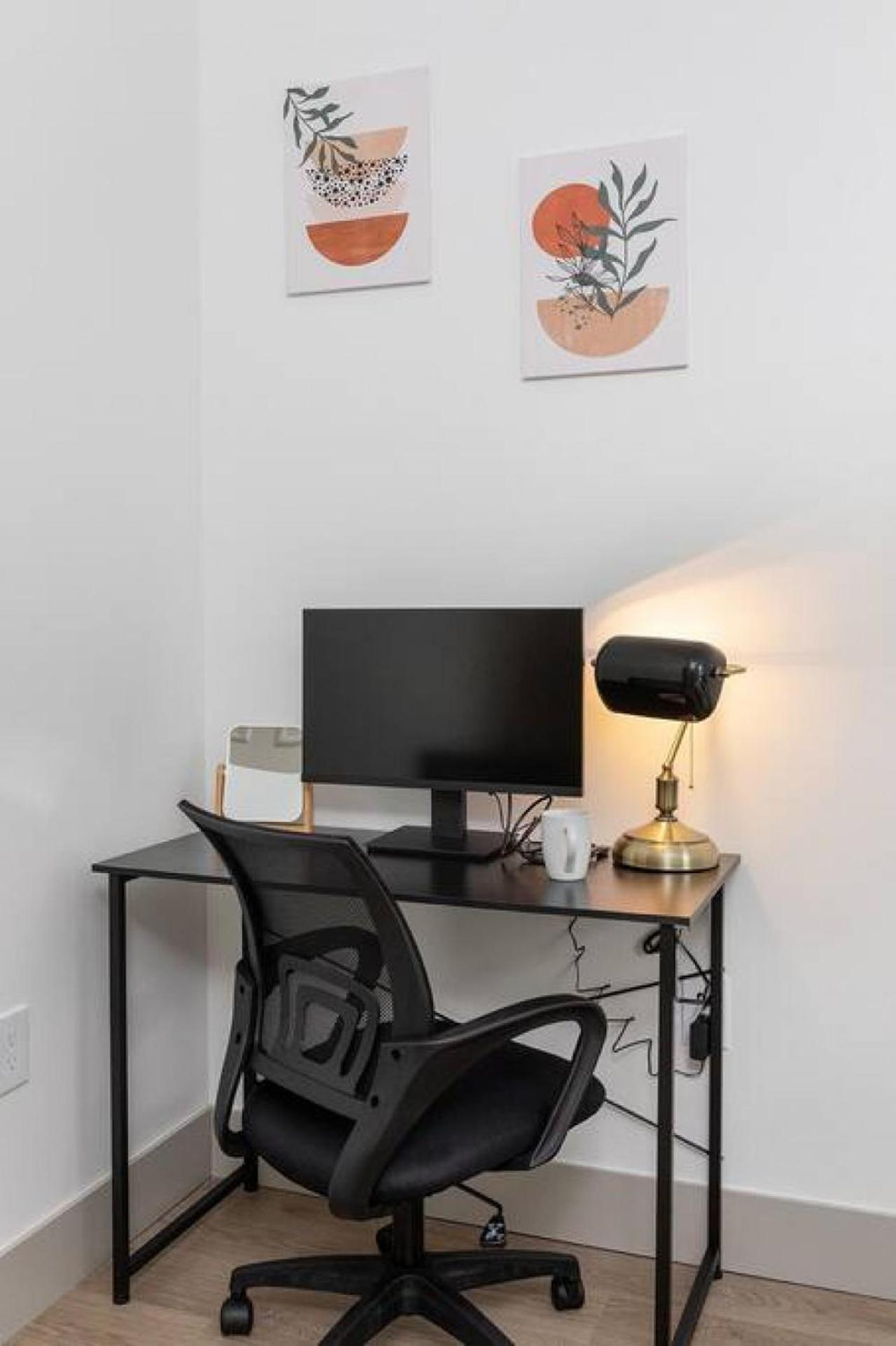The Tar Heel - Stylish 4br With Views - Free Parking - Gym Apartment *