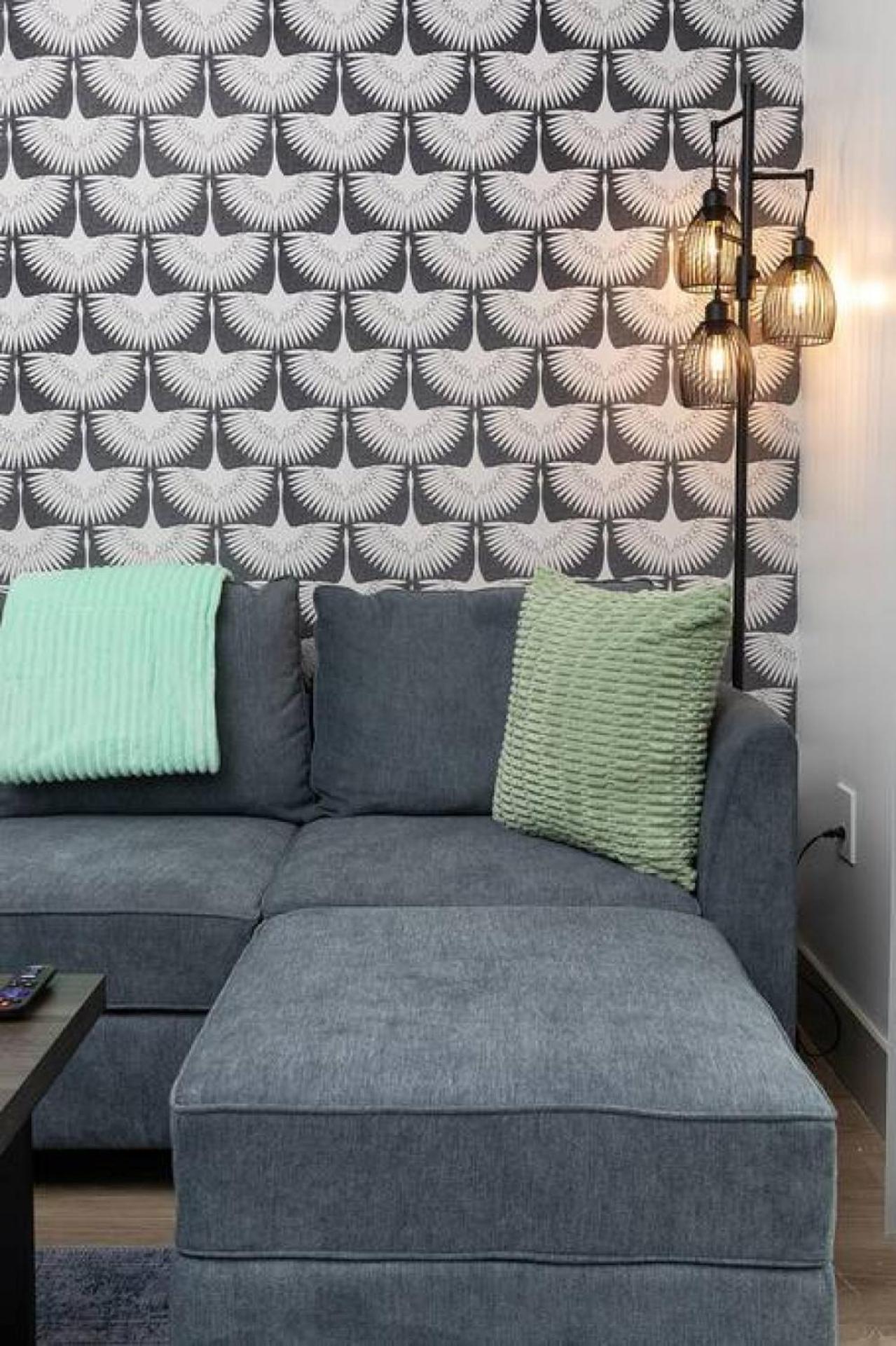 The Tar Heel - Stylish 4br With Views - Free Parking - Gym Apartment *