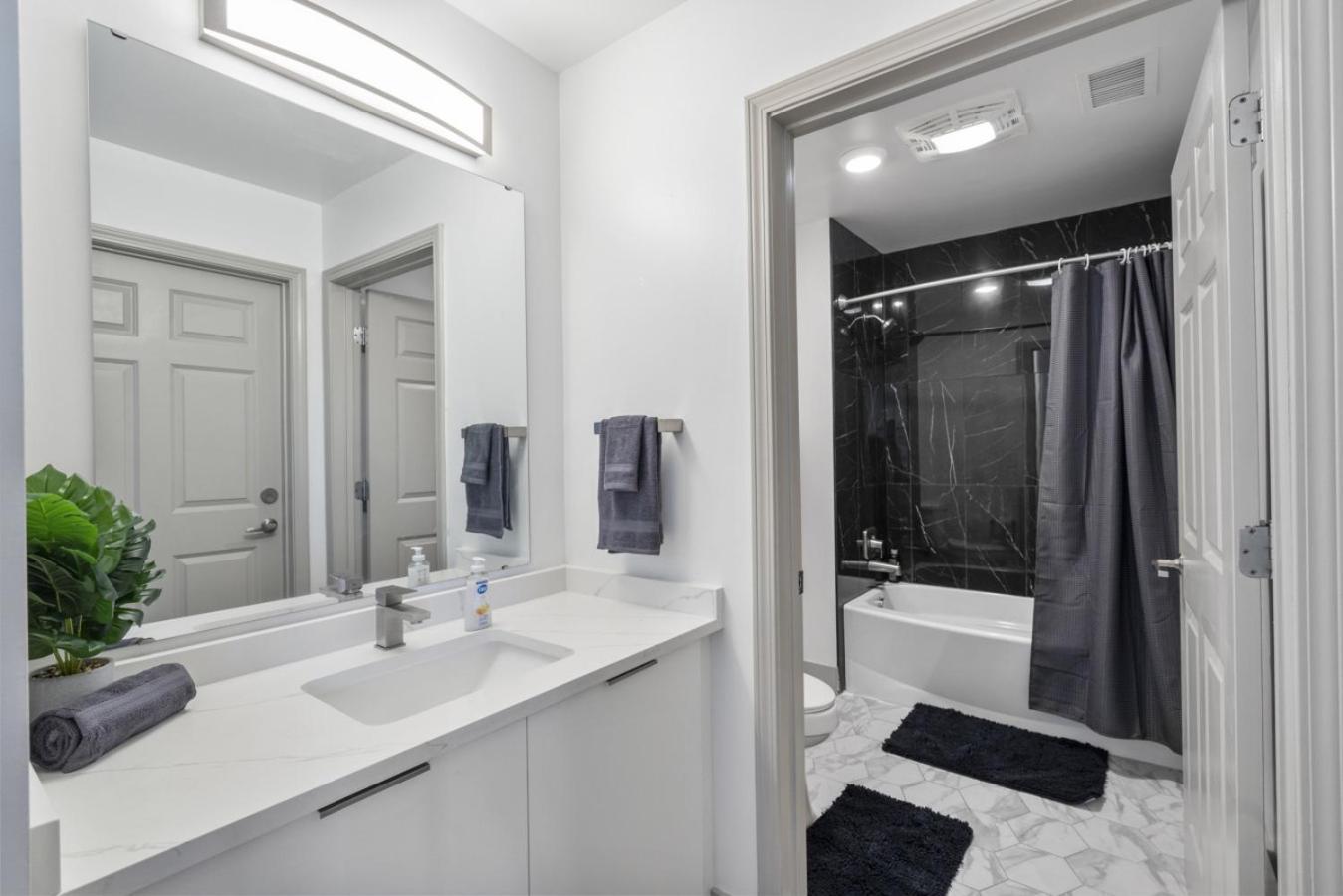 Apartment Cozy Charm - Spacious, Parking, Balcony, Gym